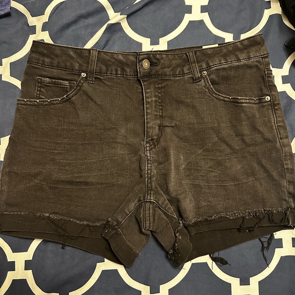 Time and Tru Black Jean Shorts Mid-Rise Frayed Hem